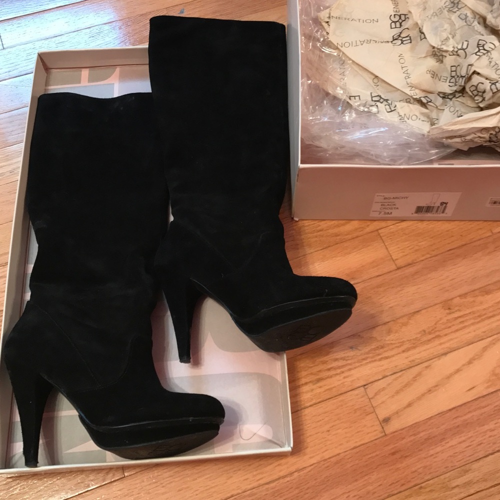 BCBG BLACK KNEE BOOTS